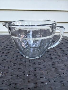 The Pampered Chef Clear Glass Measuring Mixing Bowl with Pouring Spout